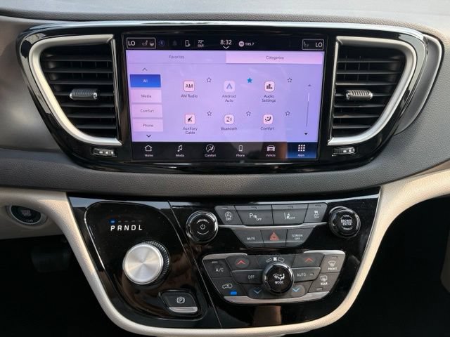 Used 2024 Chrysler Pacifica Touring-L FWD image 30