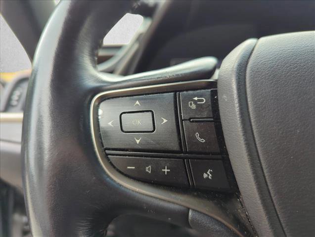 Used 2019 Lexus ES 300h w/ Accessory Package 2 image 16