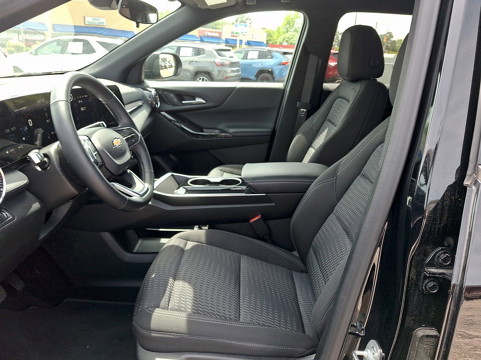 Used 2025 Chevrolet Equinox LT AWD/4WD image 12