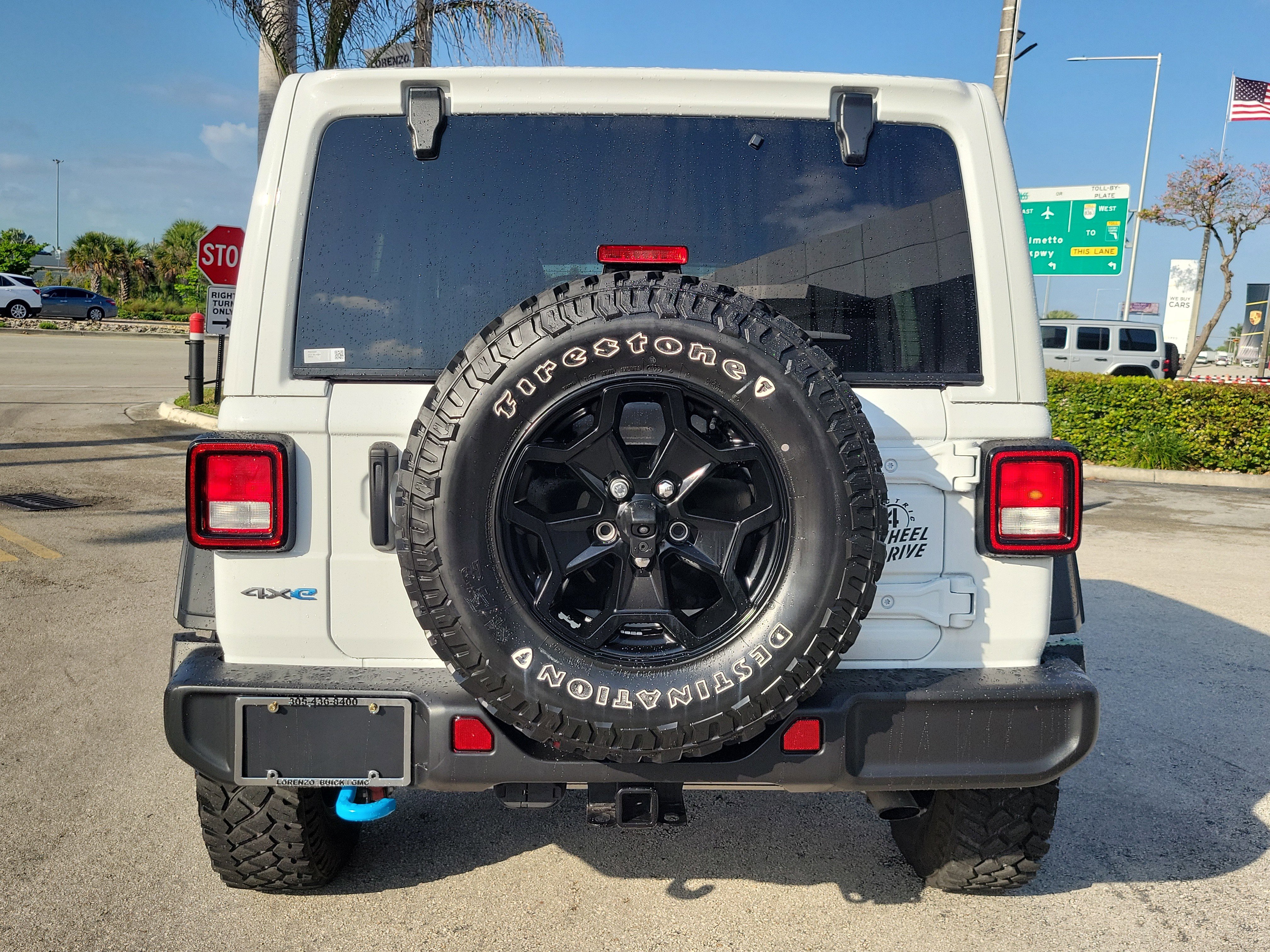 Used 2023 Jeep Wrangler Unlimited w/ Sun & Screen Package image 6