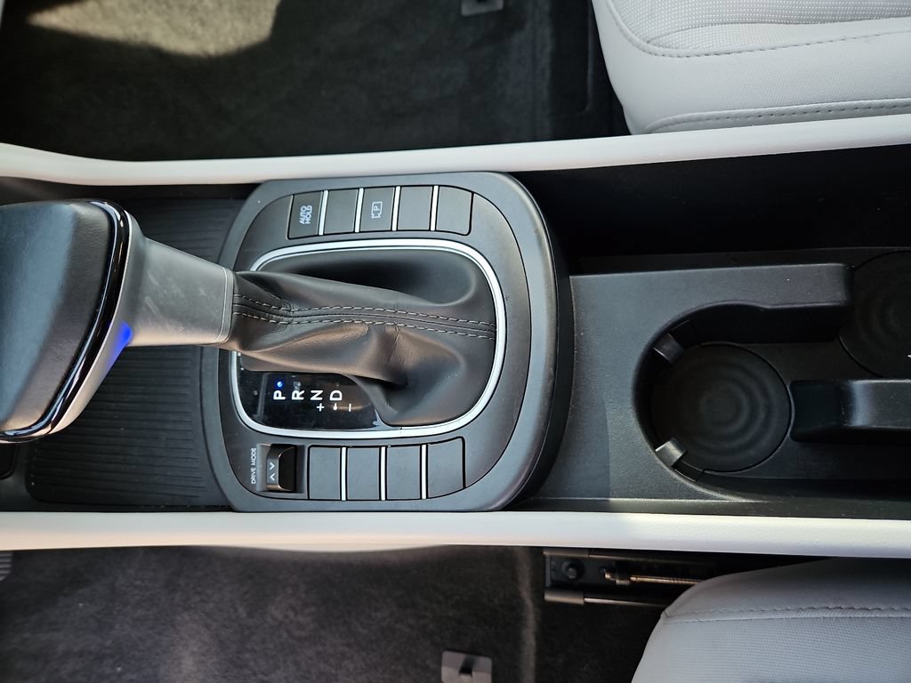Used 2025 Hyundai Kona SEL FWD image 25