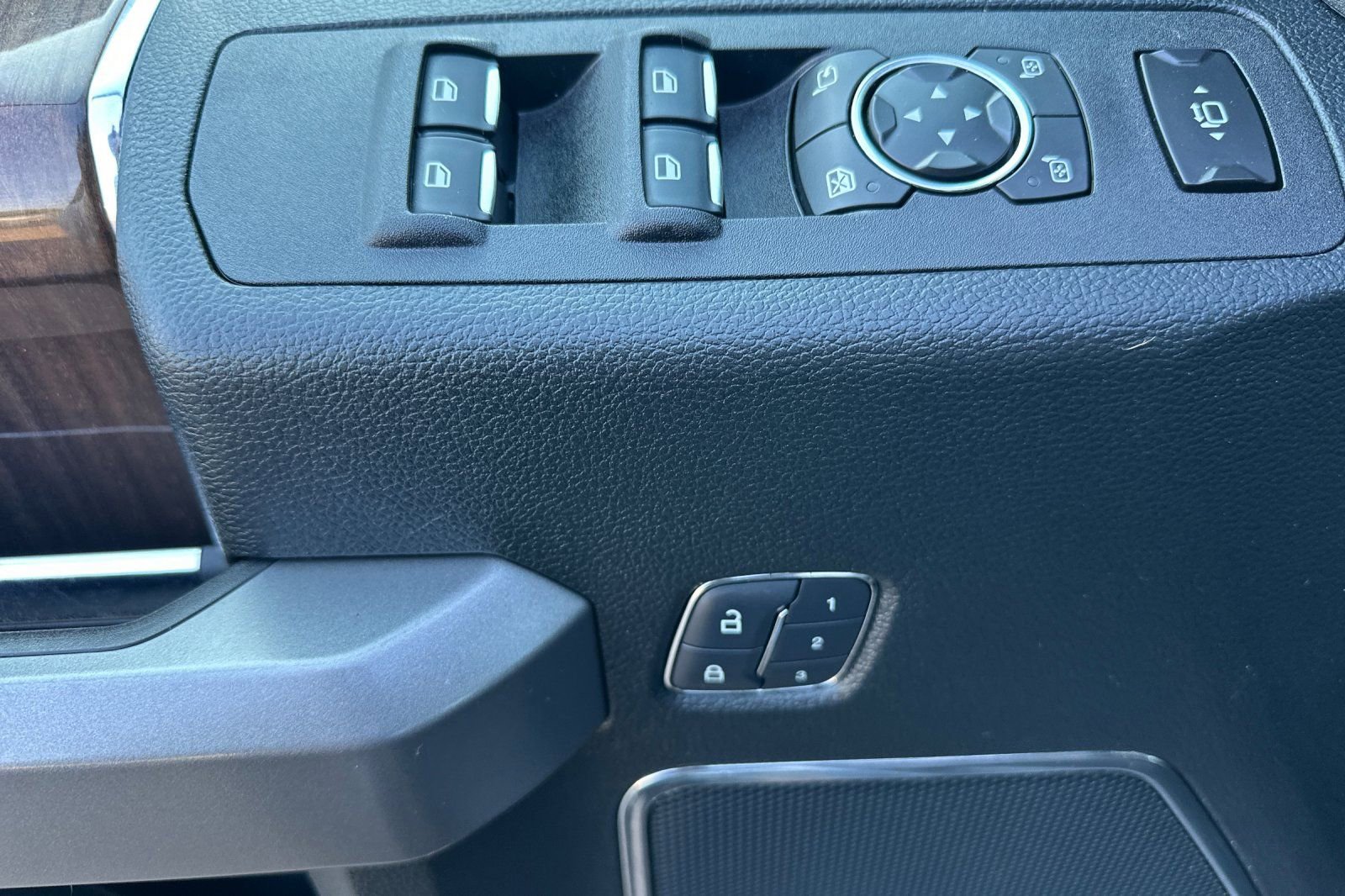 Used 2017 Ford F350 Platinum w/ Platinum Ultimate Package image 10