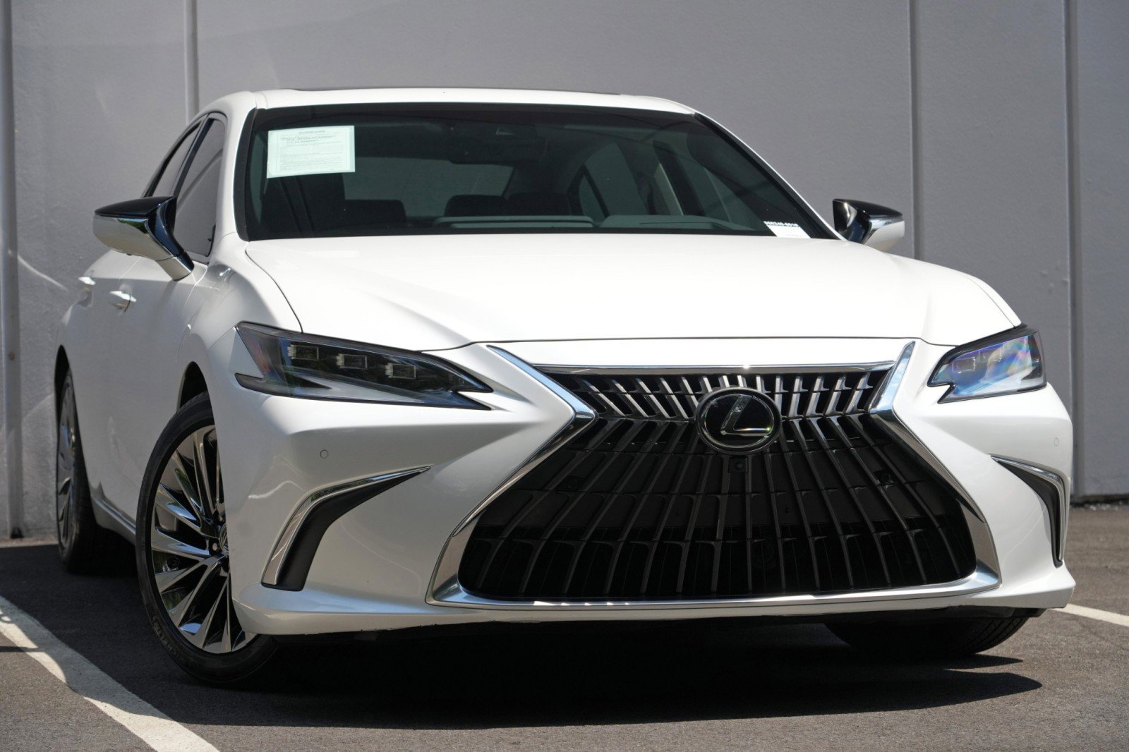 Used 2024 Lexus ES 300h w/ Accessory Package (Z2) FWD image 4