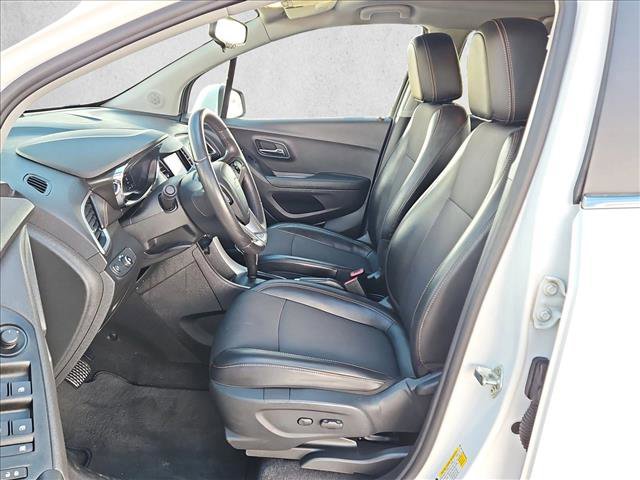Used 2020 Chevrolet Trax LT w/ LT Convenience Package FWD image 15
