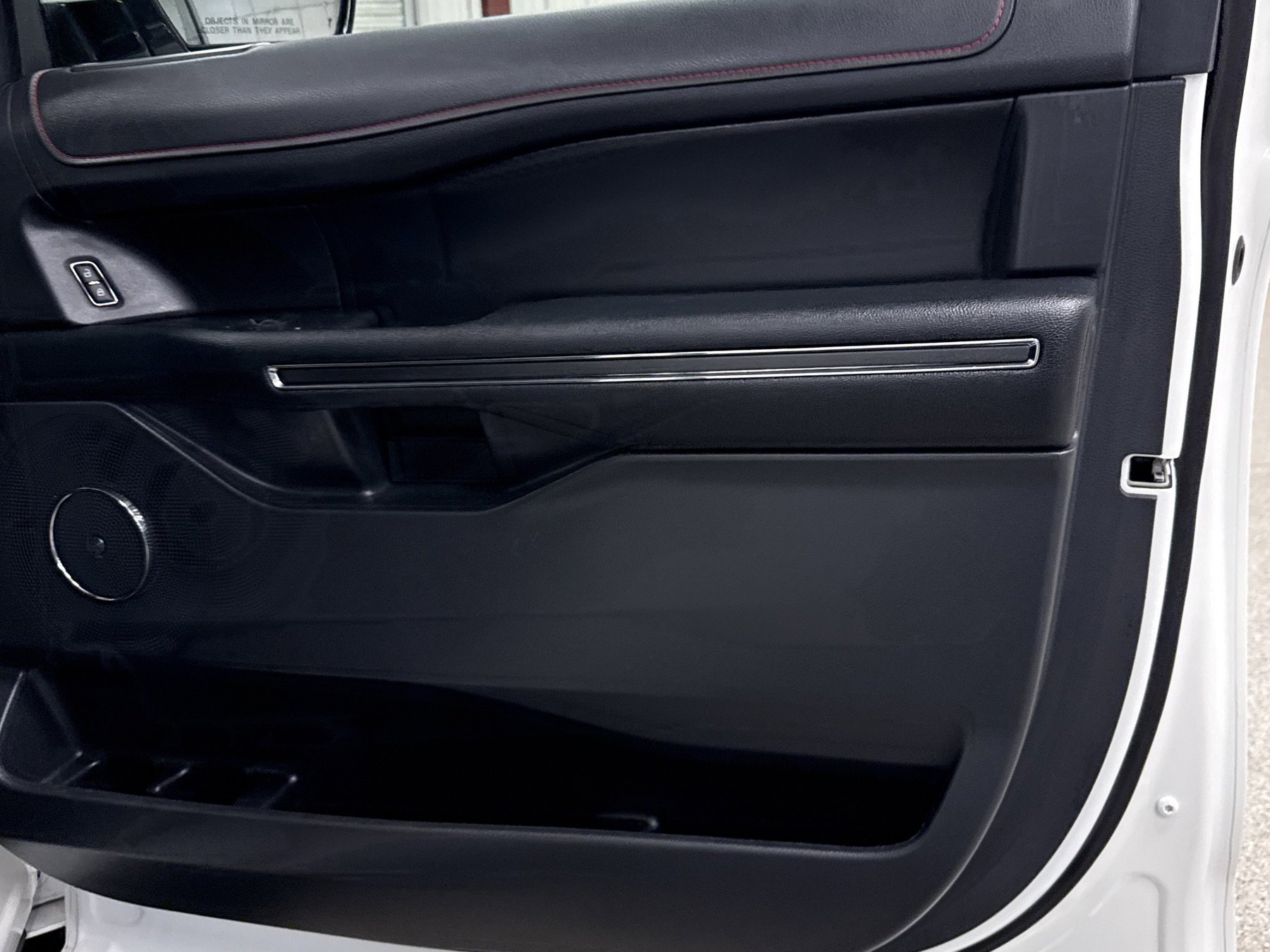 Used 2024 Ford Expedition Limited image 23