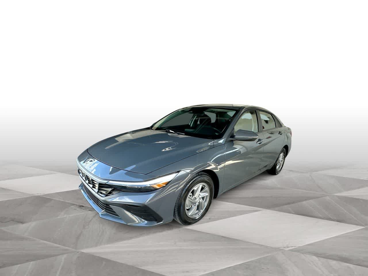Used 2026 Hyundai Elantra SE FWD image 4