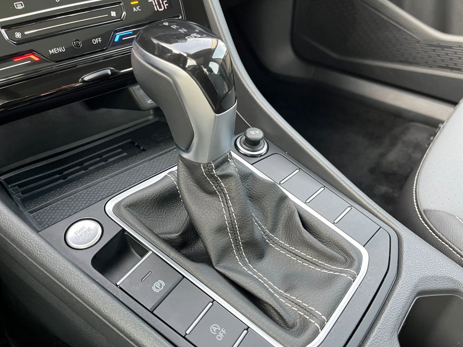 Used 2025 Volkswagen Jetta SE image 41