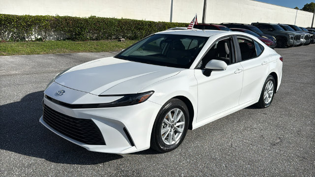 Used 2025 Toyota Camry LE w/ Convenience Package FWD image 3
