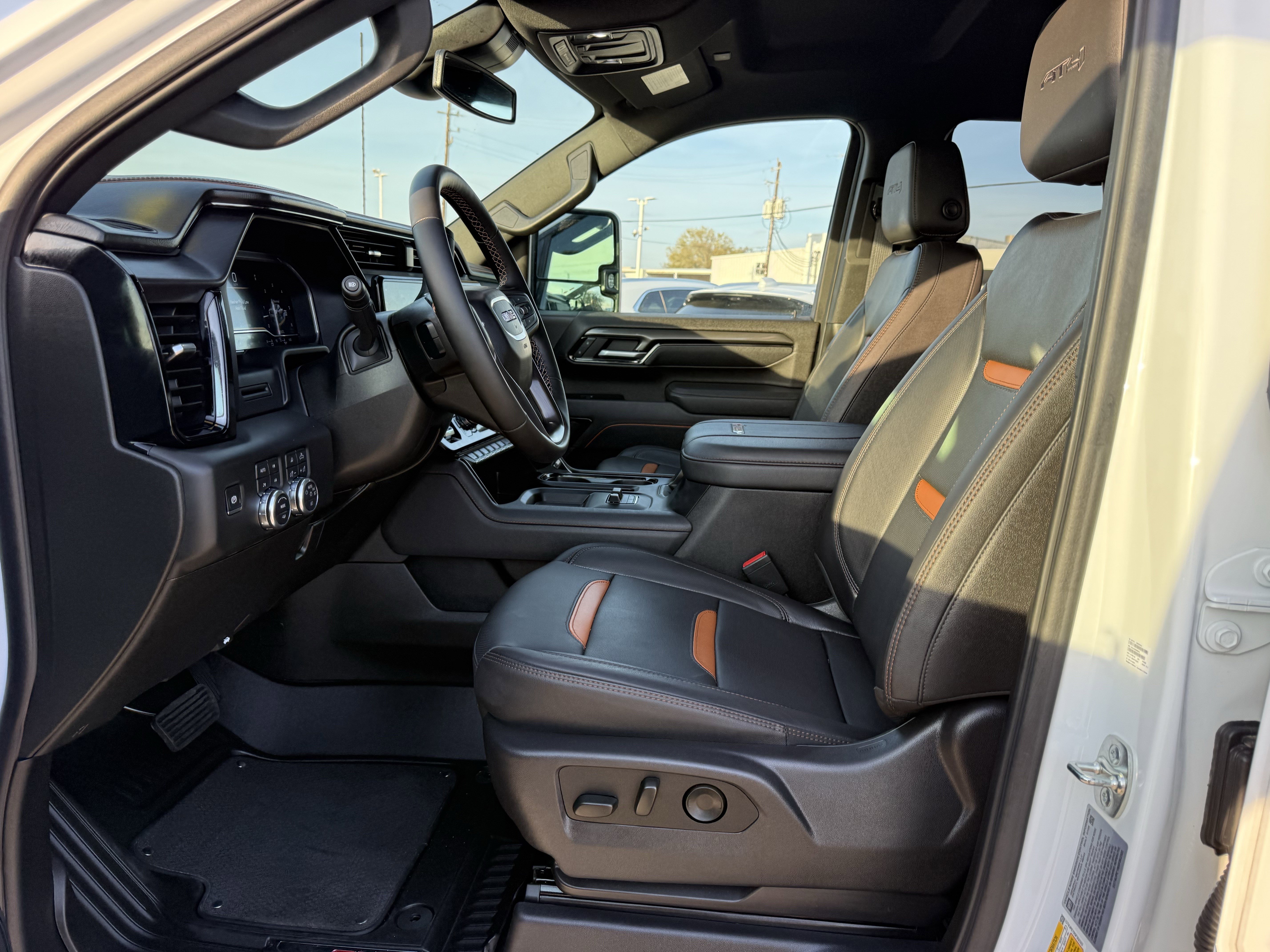 Used 2025 GMC Sierra 2500 AT4 image 23