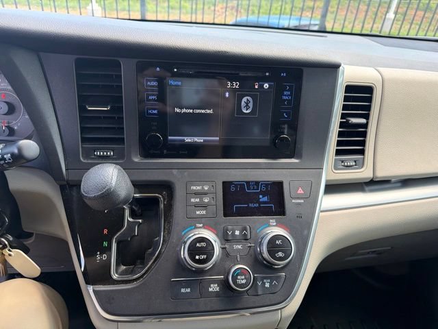 Used 2017 Toyota Sienna LE FWD image 19