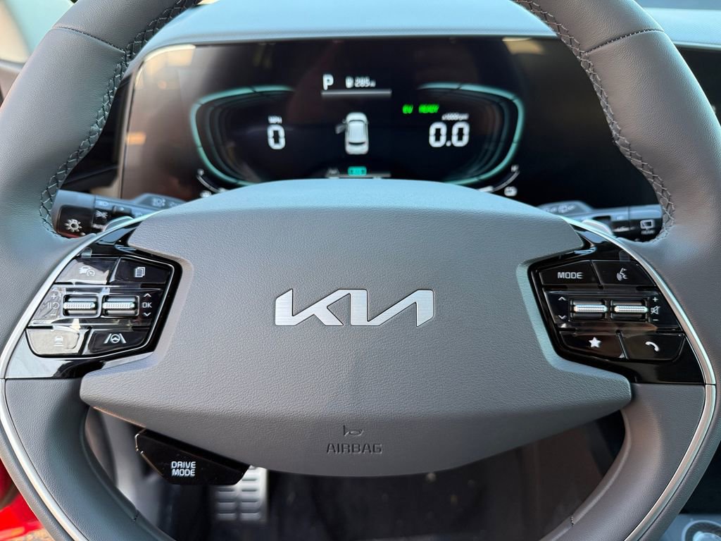 New 2025 Kia Niro SX Touring image 21
