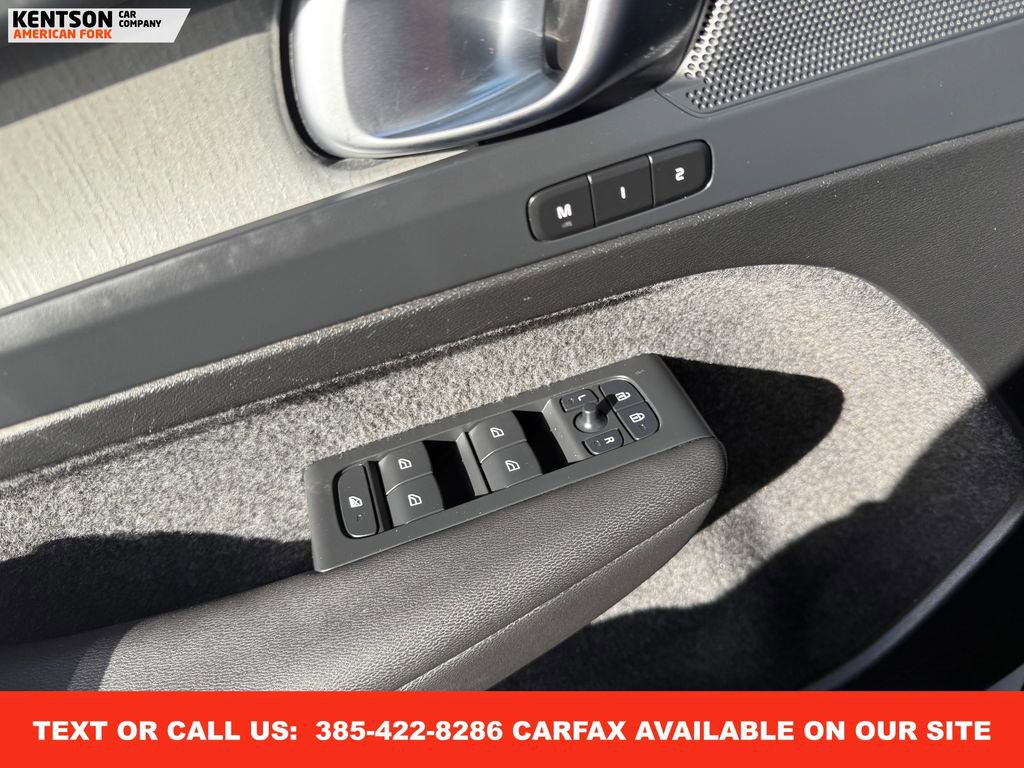 Used 2025 Volvo XC40 B5 Plus image 19