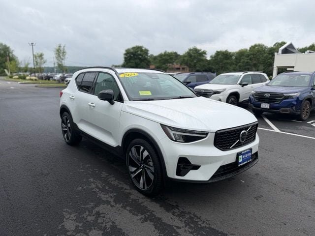 Used 2024 Volvo XC40 B5 Plus w/ Climate Package AWD/4WD image 4