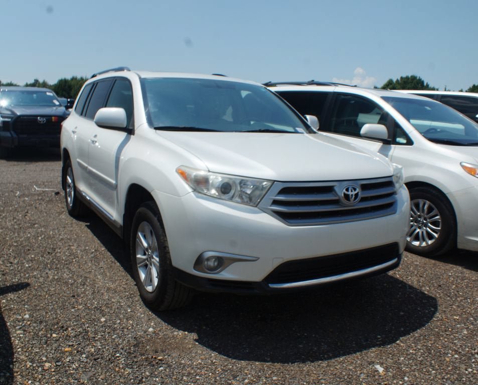 Used 2013 Toyota Highlander SE FWD image 1