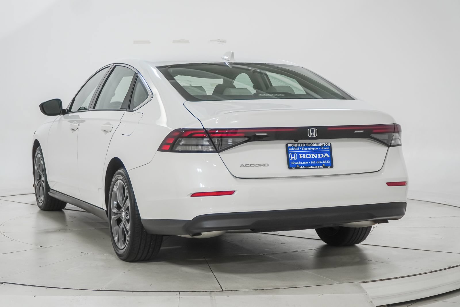 Used 2023 Honda Accord EX image 8