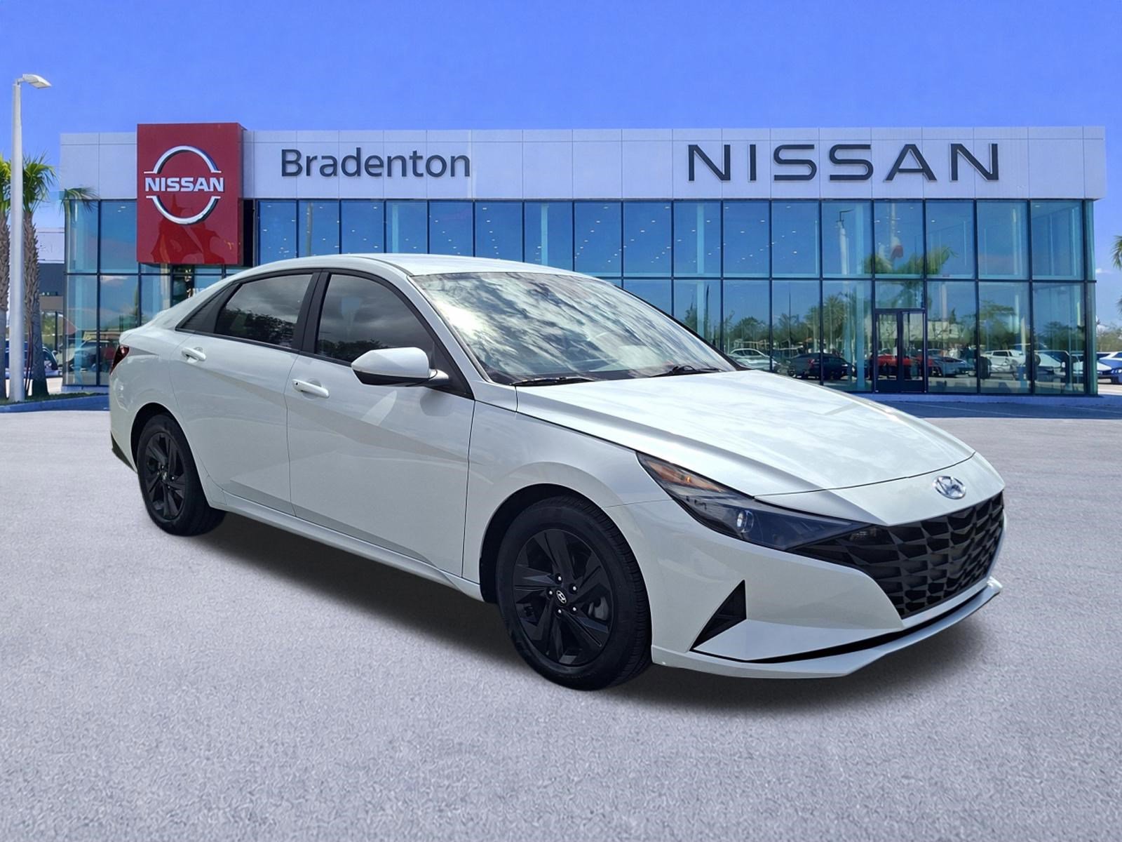 Used 2021 Hyundai Elantra SEL FWD image 3