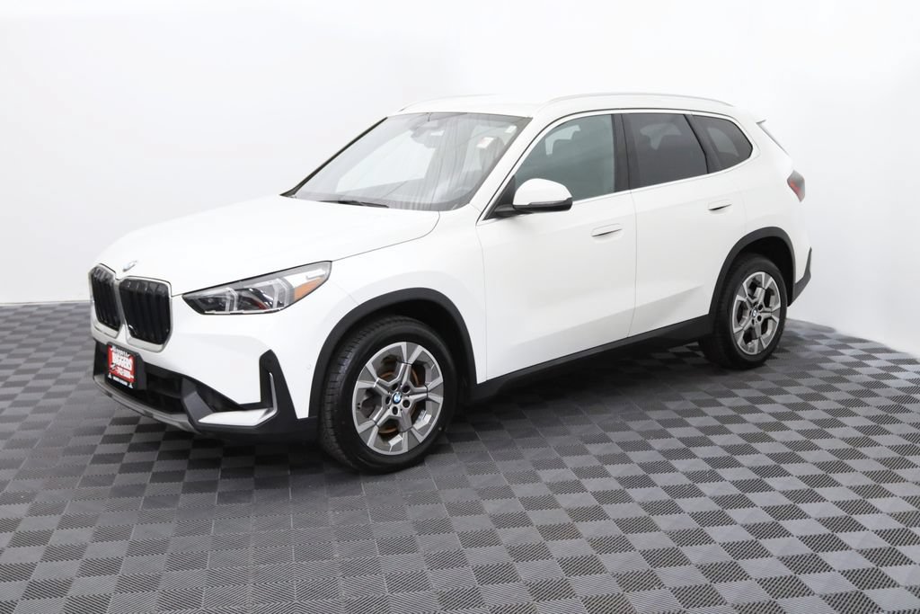 Used 2023 BMW X1 xDrive28i AWD/4WD image 3