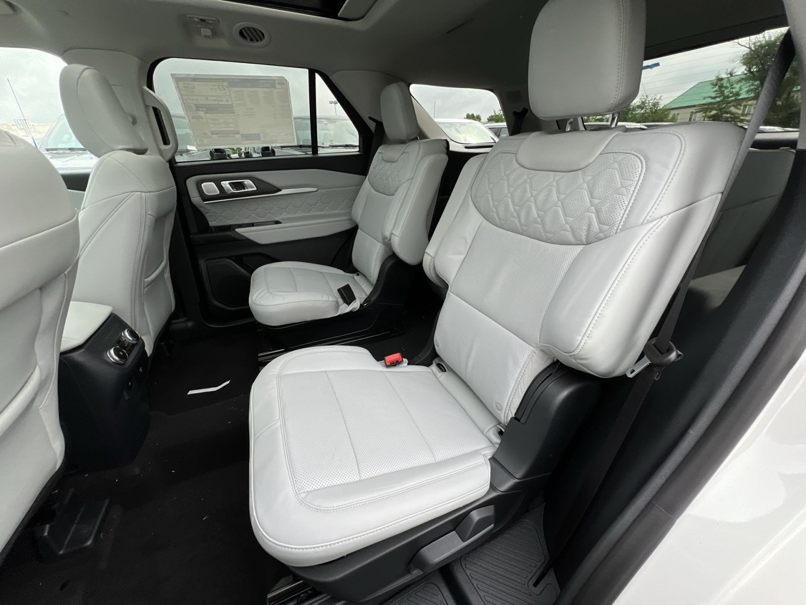 New 2026 Ford Explorer Platinum w/ LUX Leather Package AWD/4WD image 33