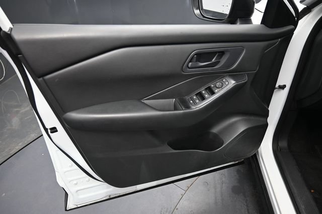 Used 2024 Nissan Rogue S AWD/4WD image 16