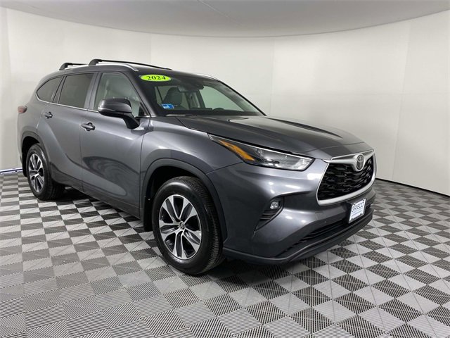 Used 2024 Toyota Highlander XLE