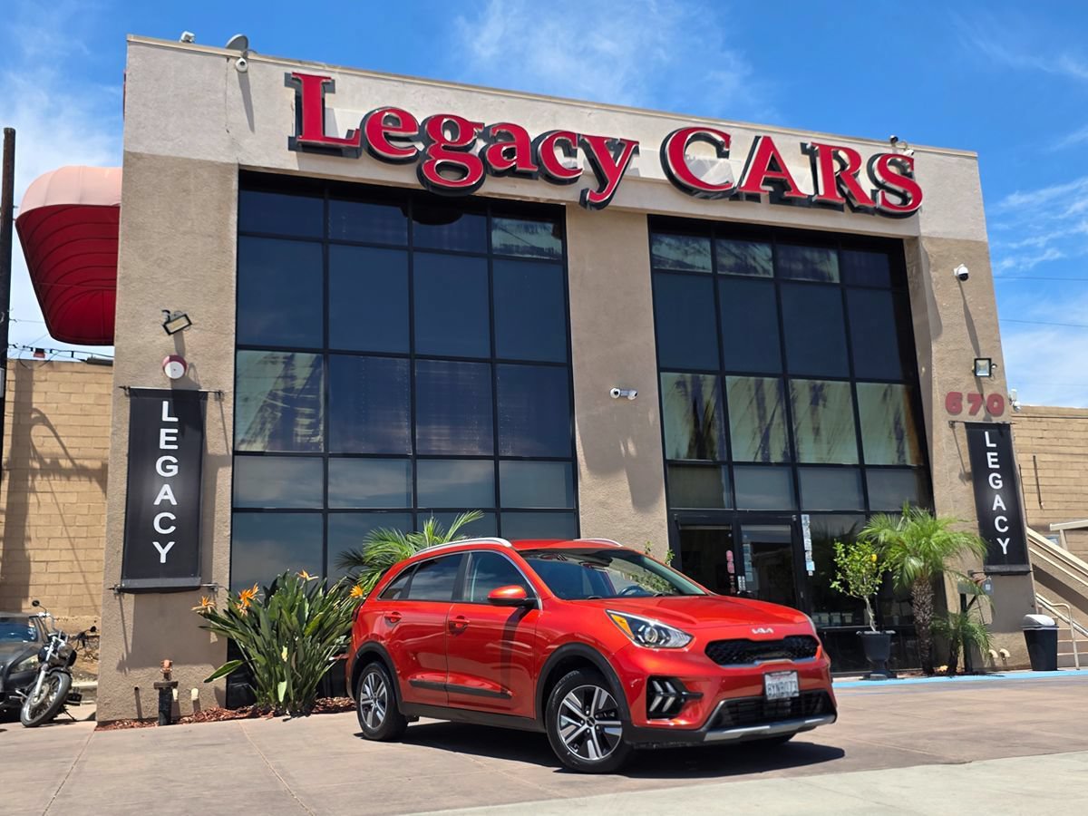 Used 2022 Kia Niro LXS FWD image 2