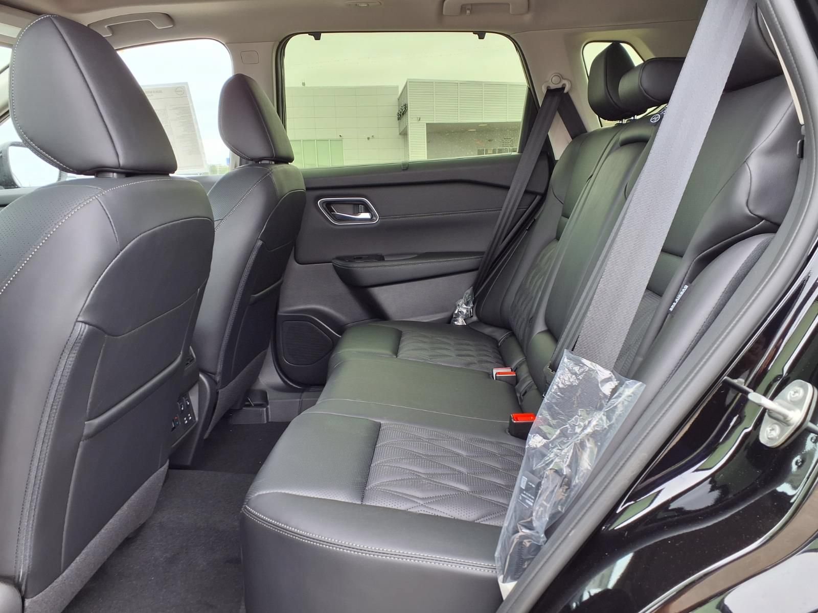 New 2026 Nissan Rogue Platinum w/ Platinum Premium Package AWD/4WD image 12