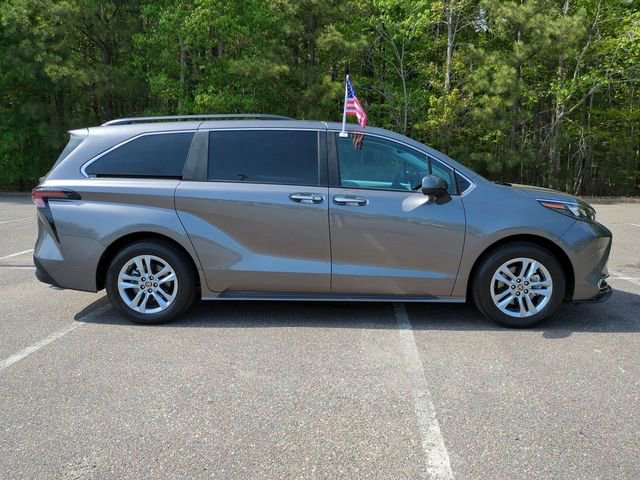 Used 2024 Toyota Sienna XLE w/ XLE Plus Package AWD/4WD image 3