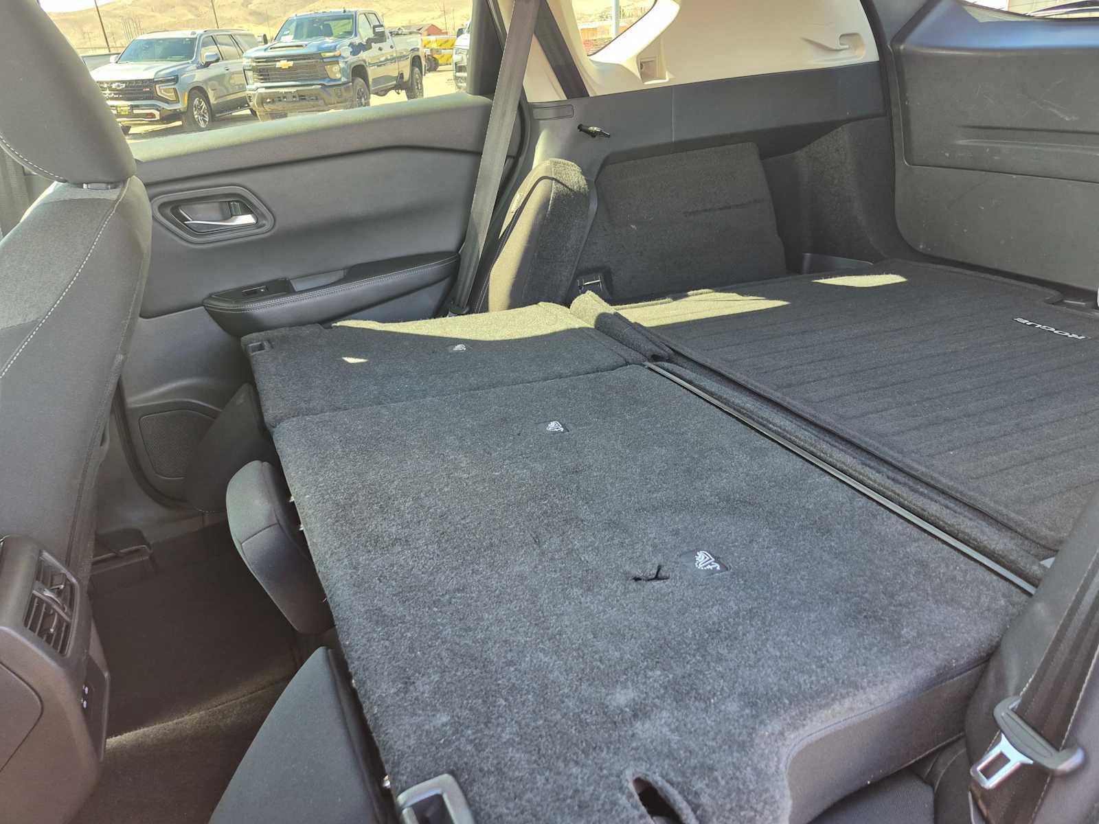 Used 2025 Nissan Rogue SV image 30