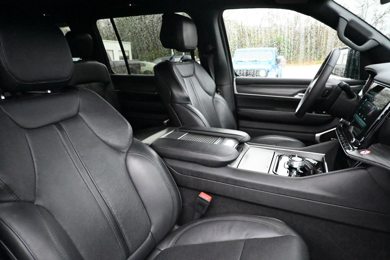 Used 2024 Jeep Wagoneer Series III AWD/4WD image 25