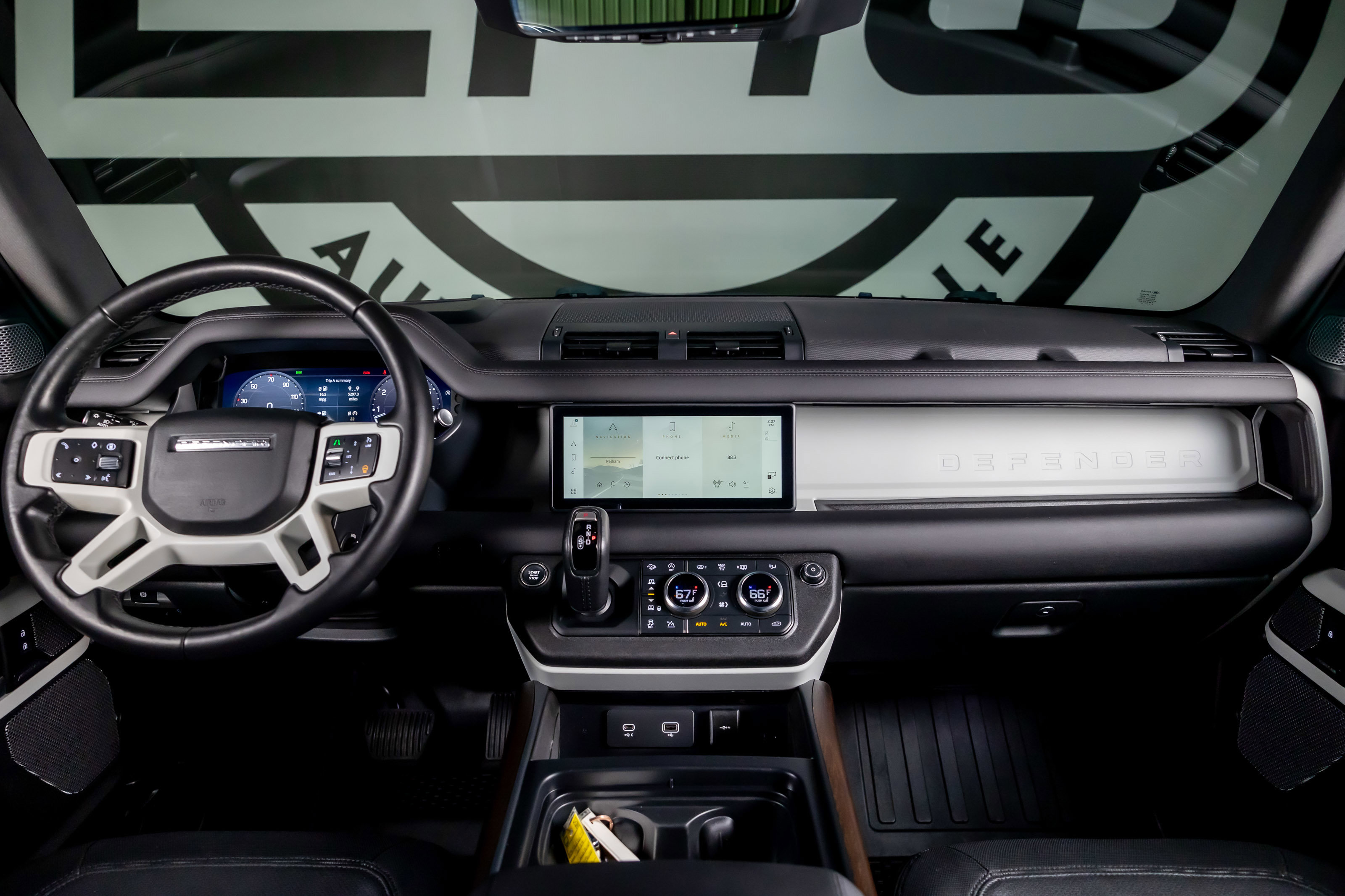 Used 2024 Land Rover Defender 110 X-Dynamic SE image 2