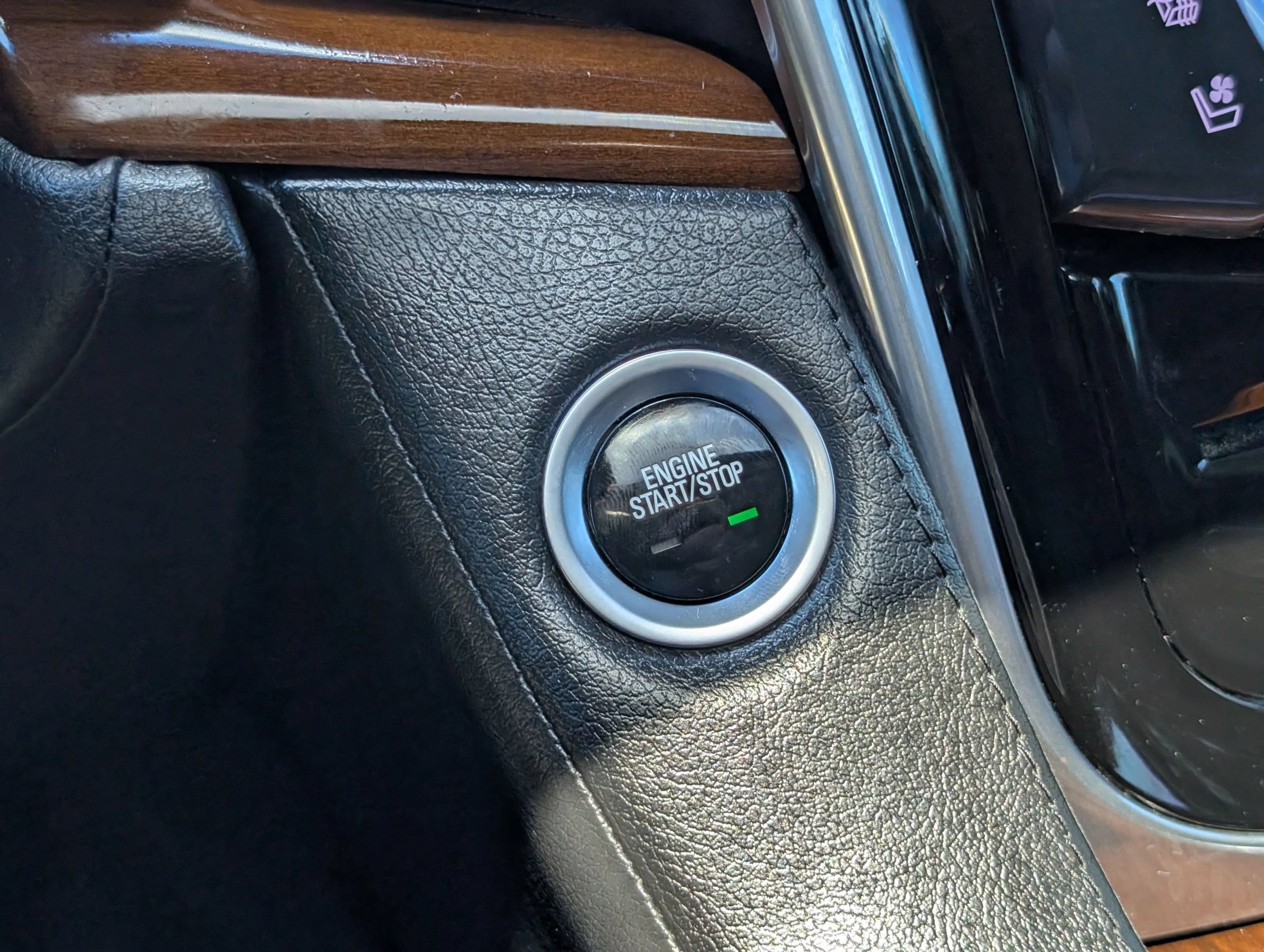 Used 2018 Cadillac Escalade ESV Luxury RWD image 33