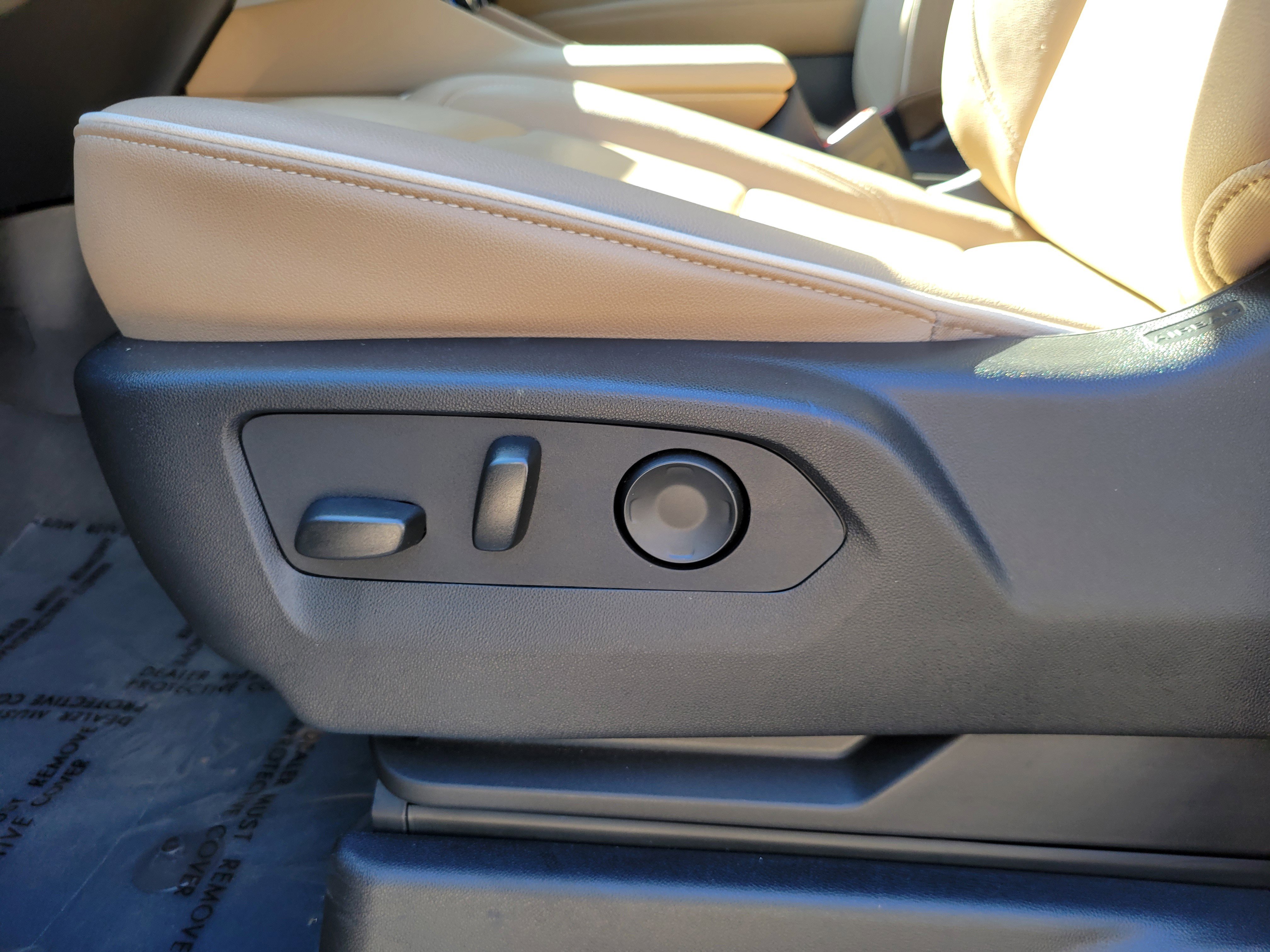 Used 2024 Chevrolet Suburban Premier w/ Premium Package image 14