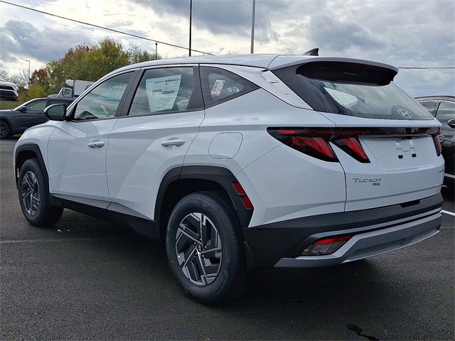 New 2026 Hyundai Tucson Blue SE image 3