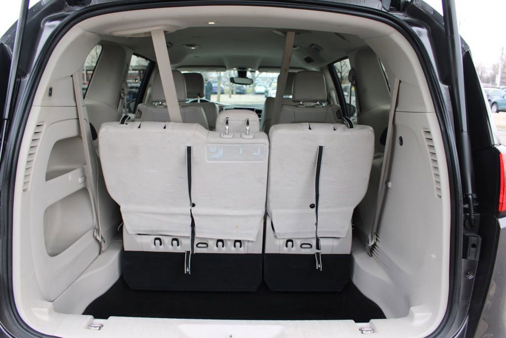 Used 2017 Chrysler Pacifica Touring-L image 10