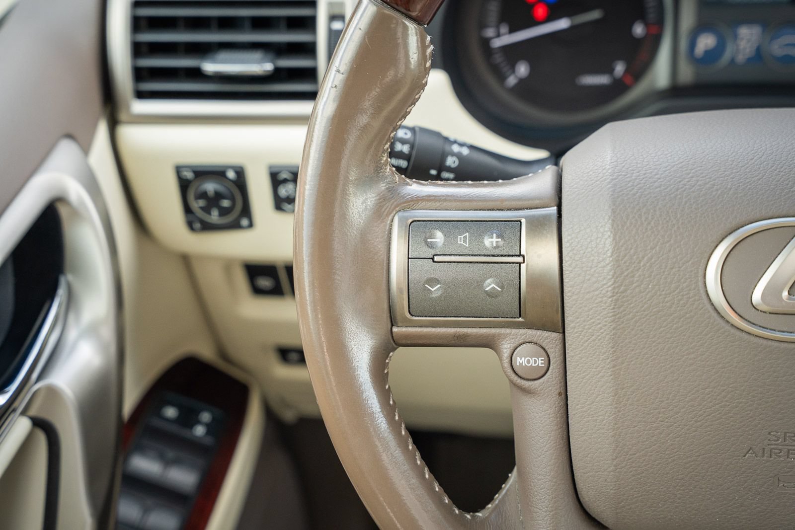 Used 2016 Lexus GX 460 w/ Premium Package AWD/4WD image 30