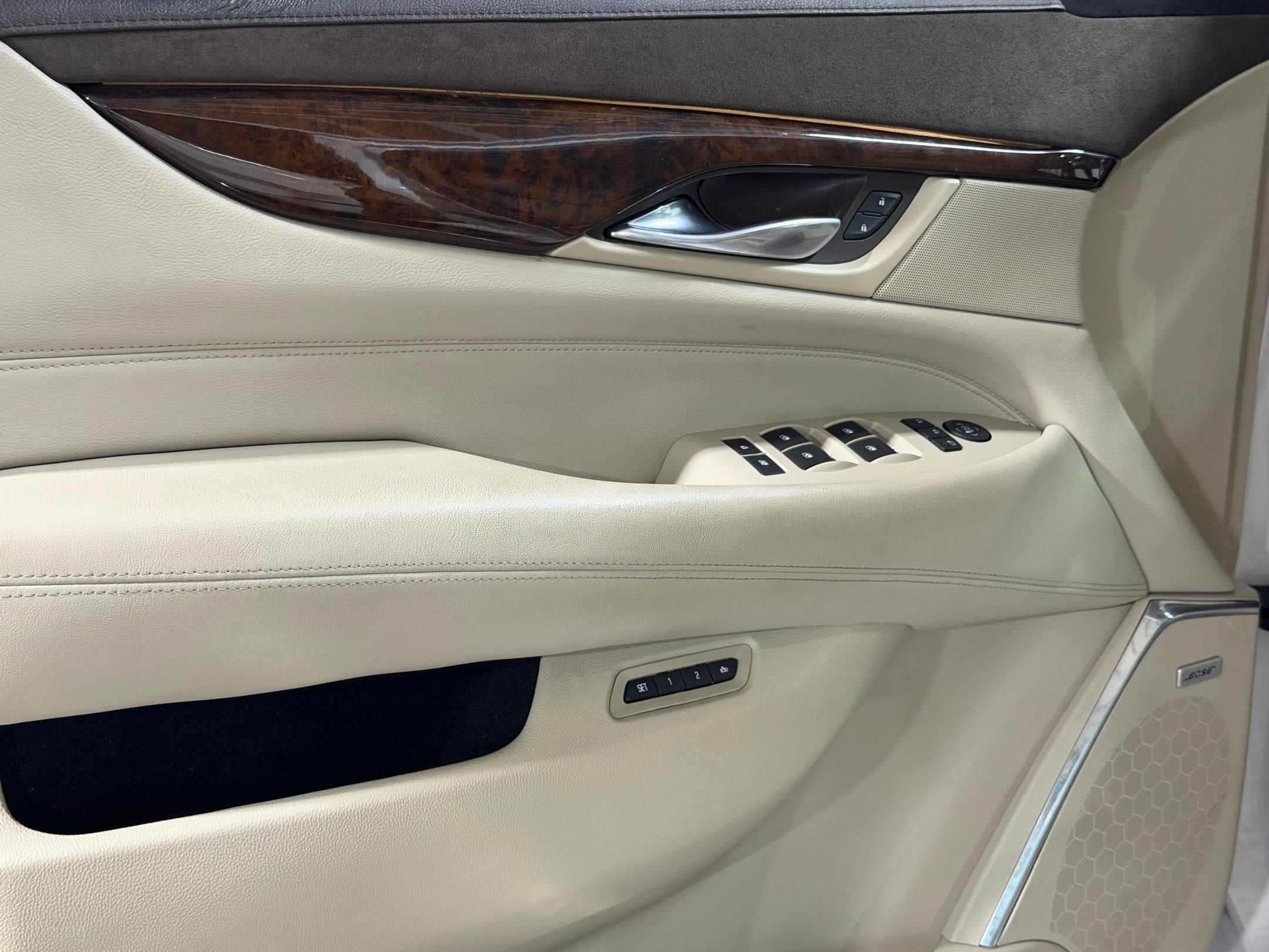 Used 2017 Cadillac Escalade Premium Luxury RWD image 12