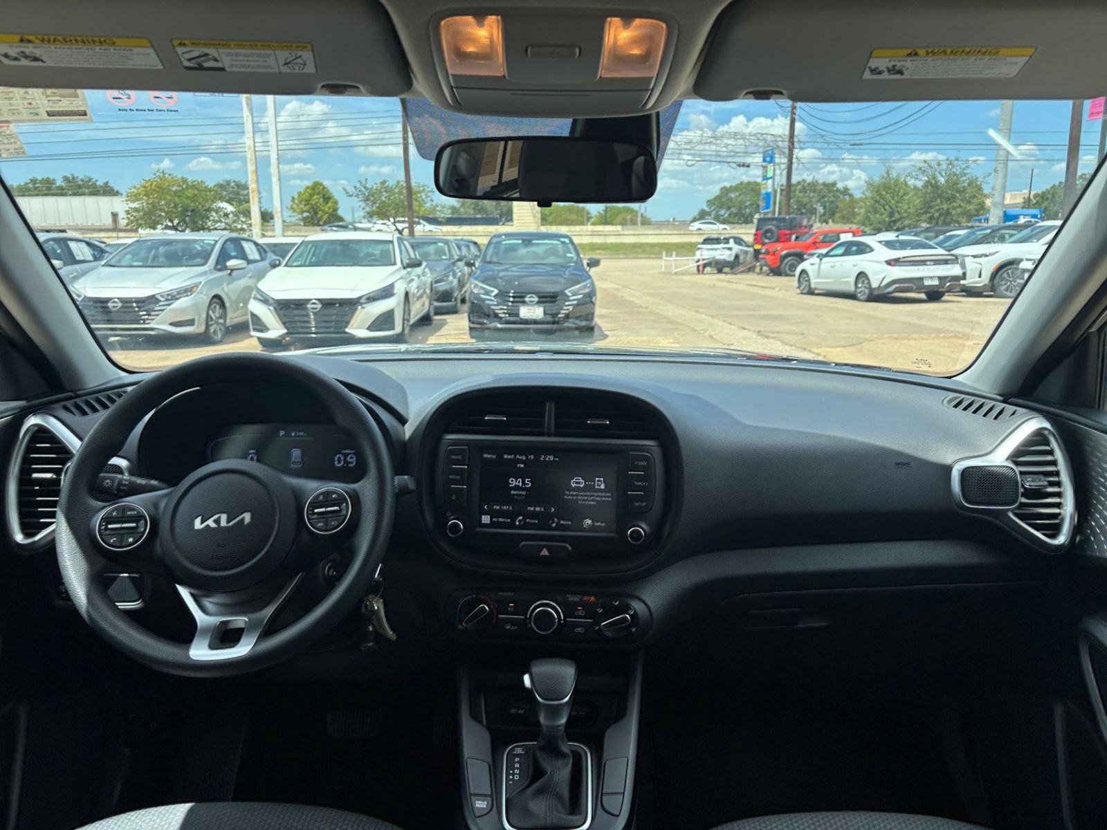 Used 2025 Kia Soul LX w/ LX Technology Package FWD image 26