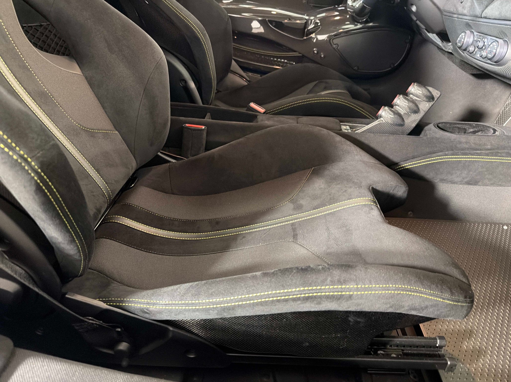 Used 2020 Ferrari 488 Pista Coupe RWD image 27