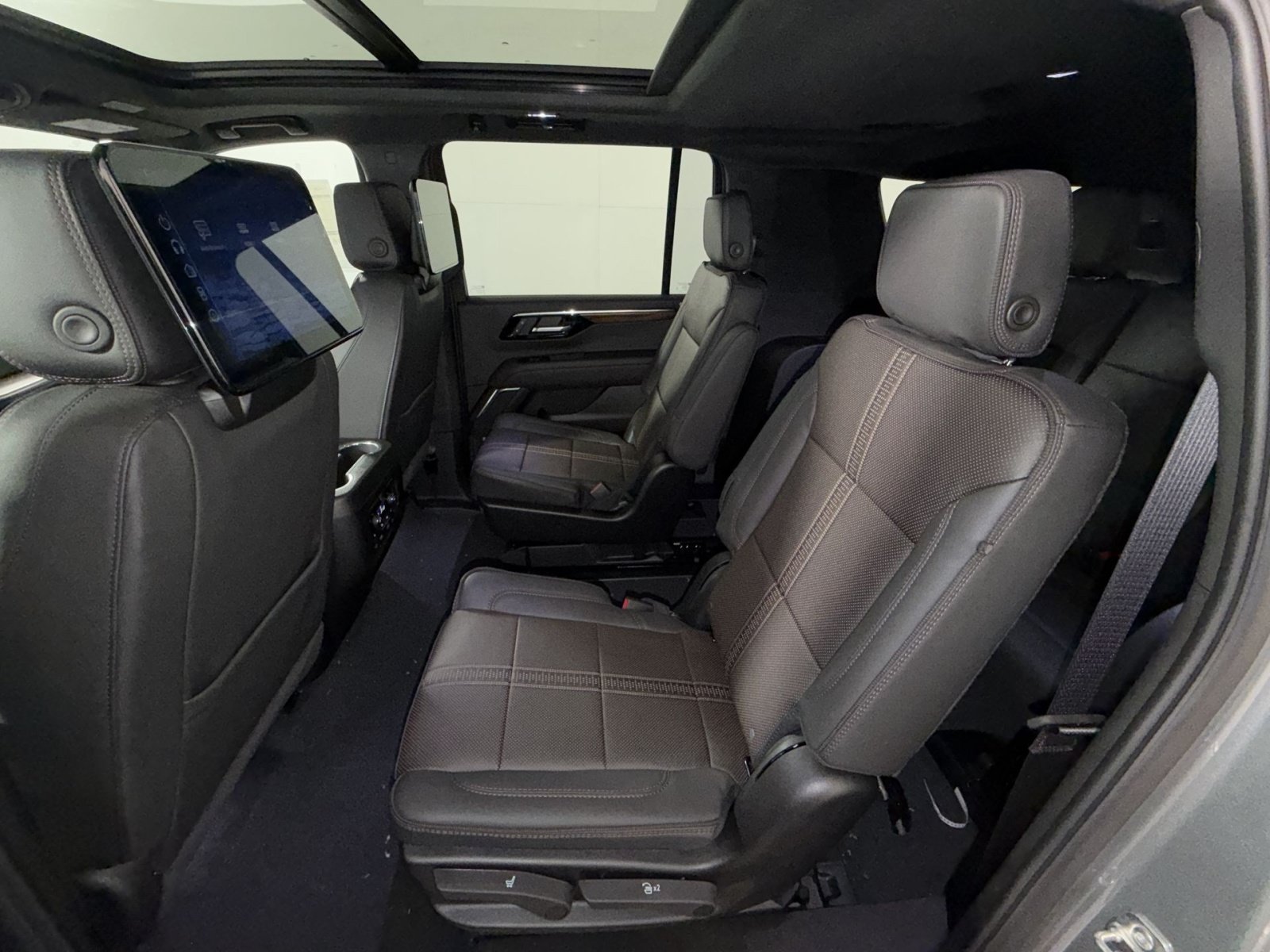 New 2026 Chevrolet Suburban High Country AWD/4WD image 25