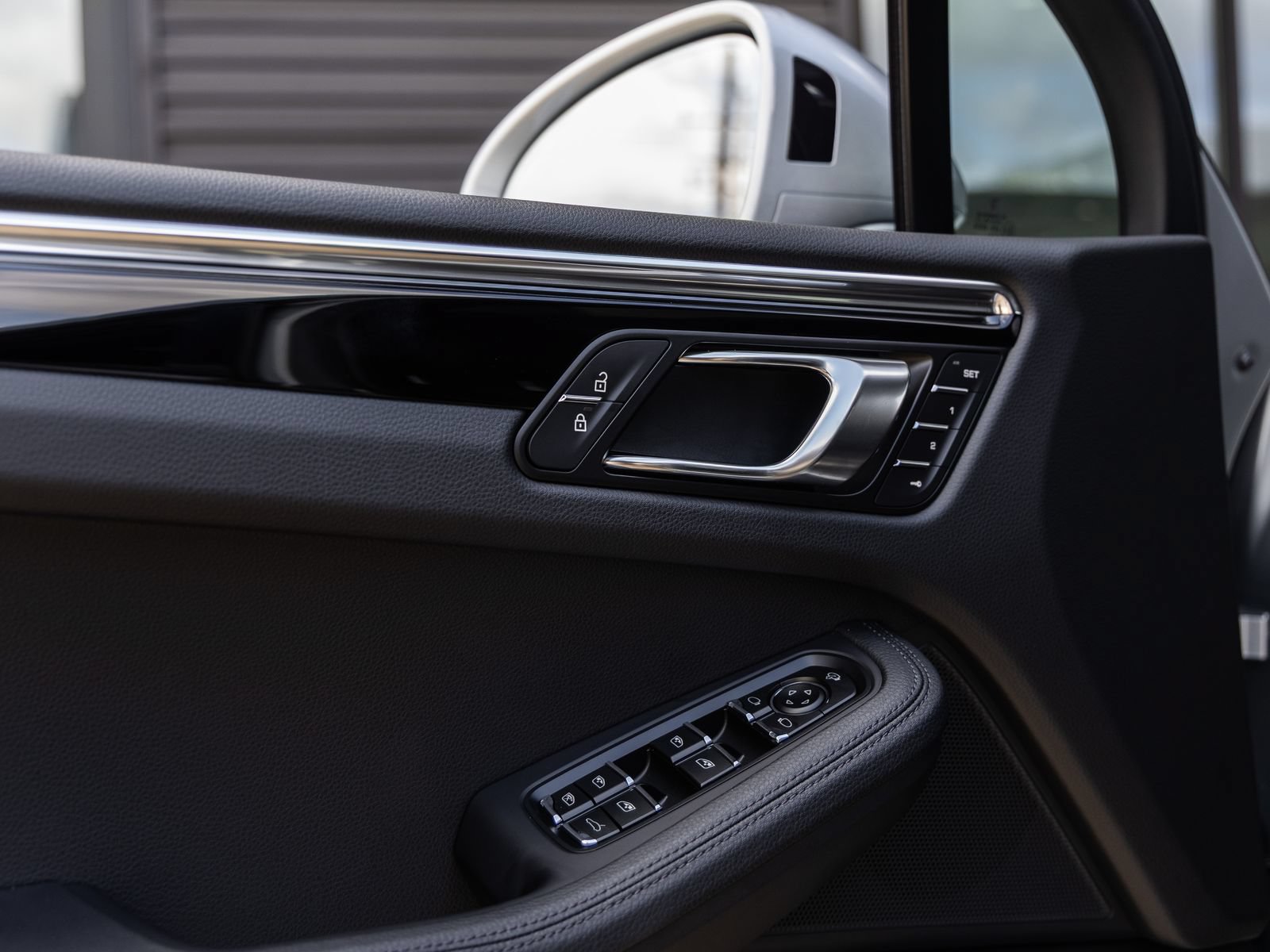 Certified 2026 Porsche Macan AWD/4WD image 24