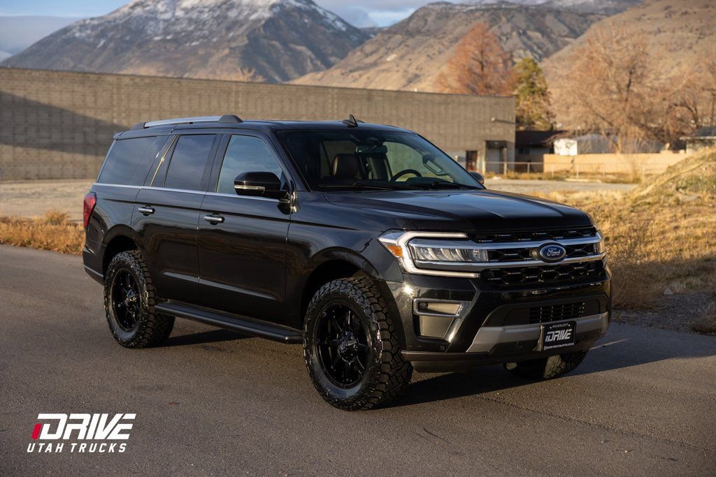 Used 2024 Ford Expedition Limited image 2