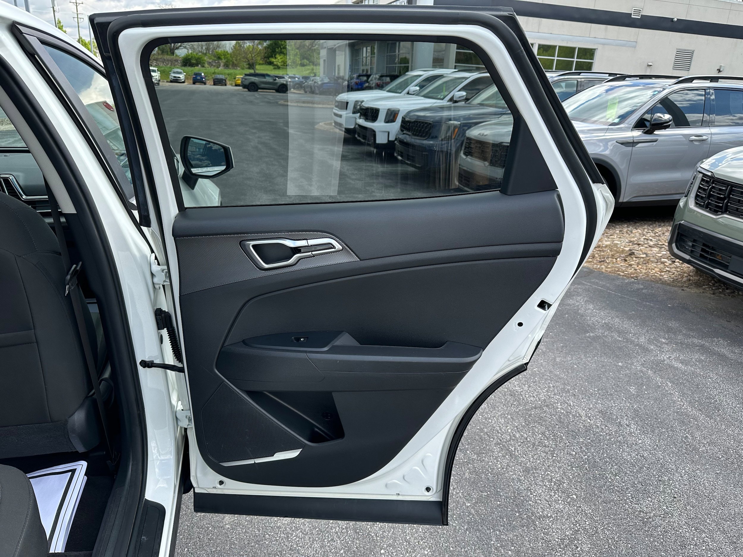 Used 2024 Kia Sportage LX AWD/4WD image 16