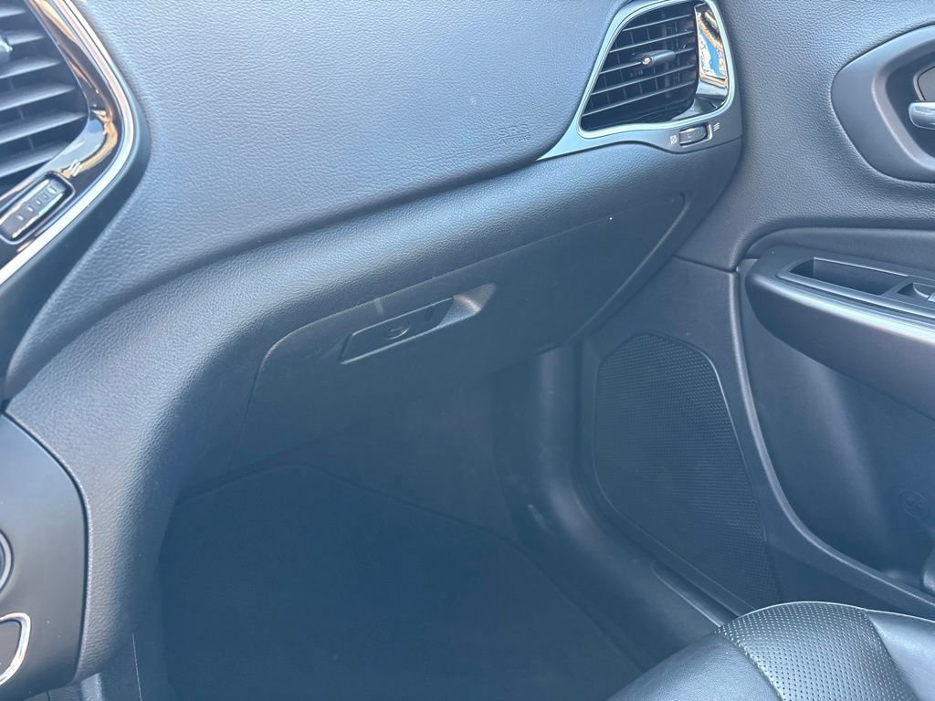 Used 2019 Jeep Cherokee Limited AWD/4WD image 24