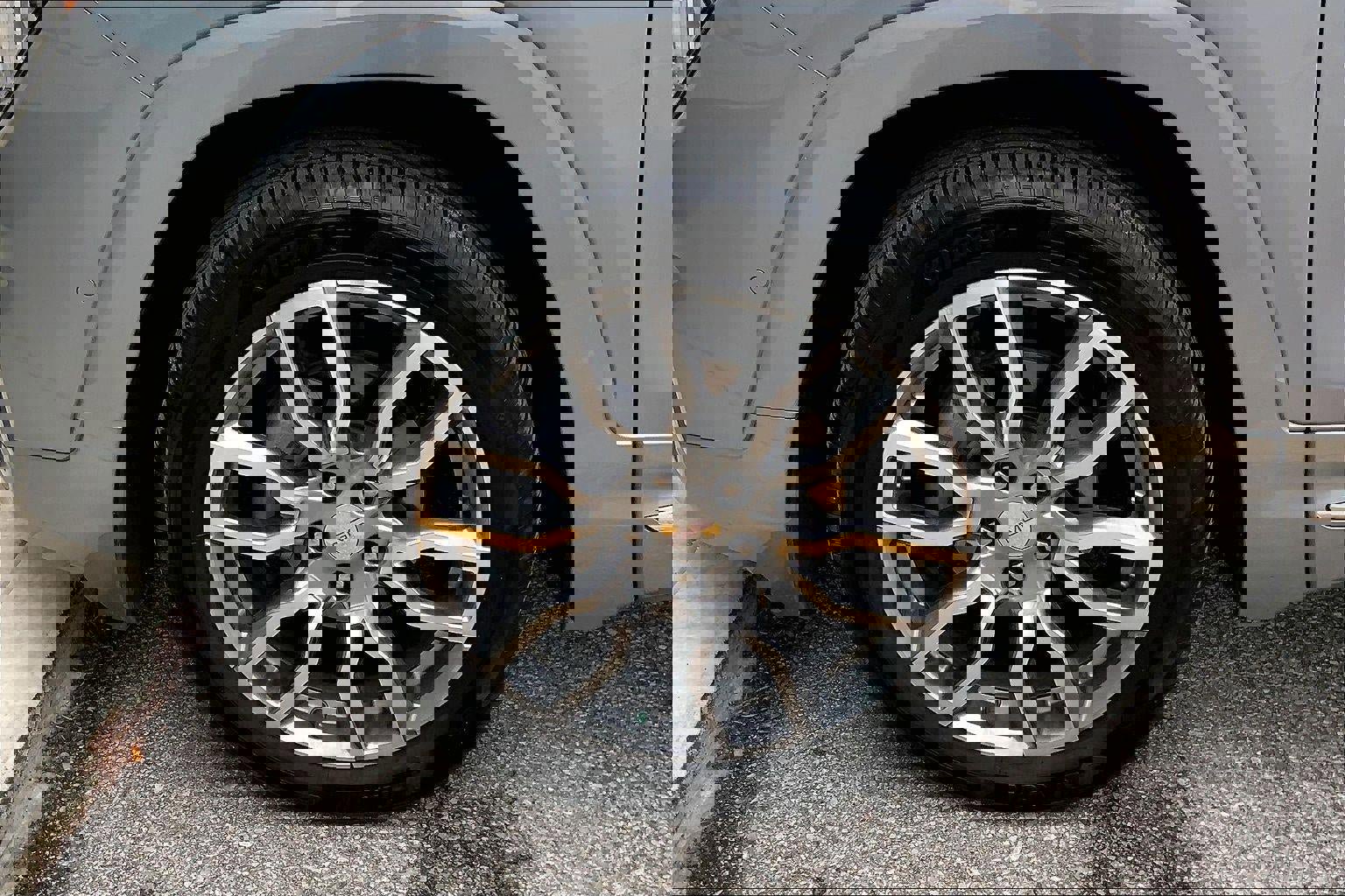 Used 2024 GMC Terrain Denali w/ Denali Premium Package AWD/4WD image 8