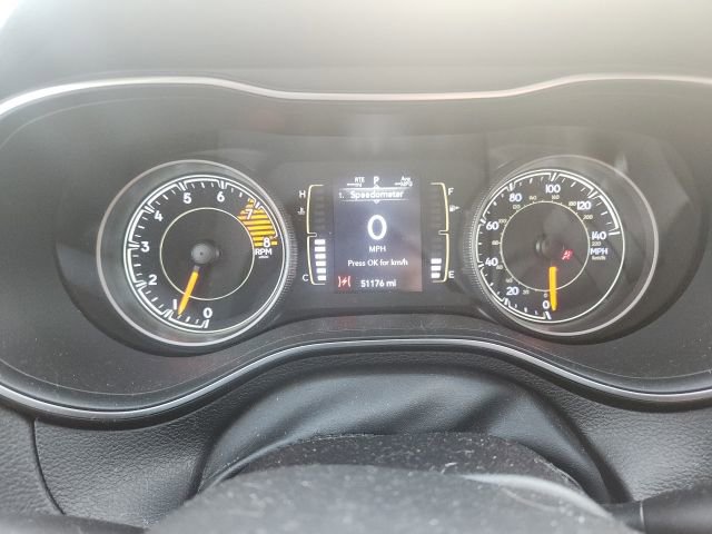 Used 2019 Jeep Cherokee Latitude Plus AWD/4WD image 9