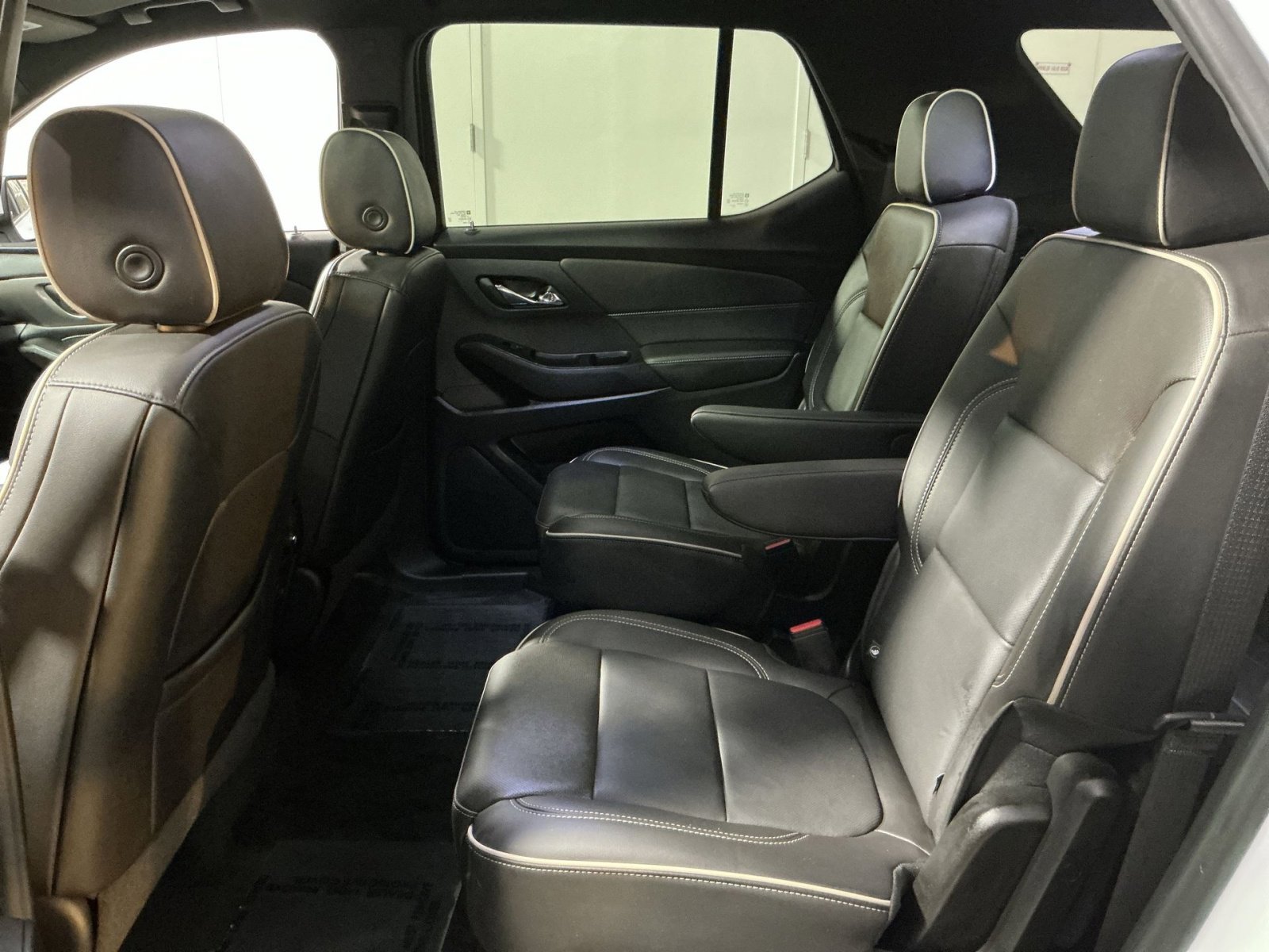 Used 2023 Chevrolet Traverse Premier image 32