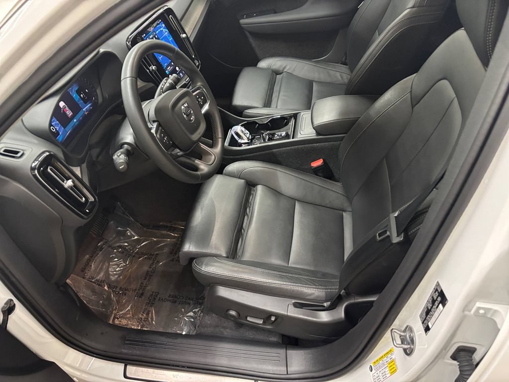 Certified 2024 Volvo XC40 B5 Plus w/ Climate Package AWD/4WD image 10