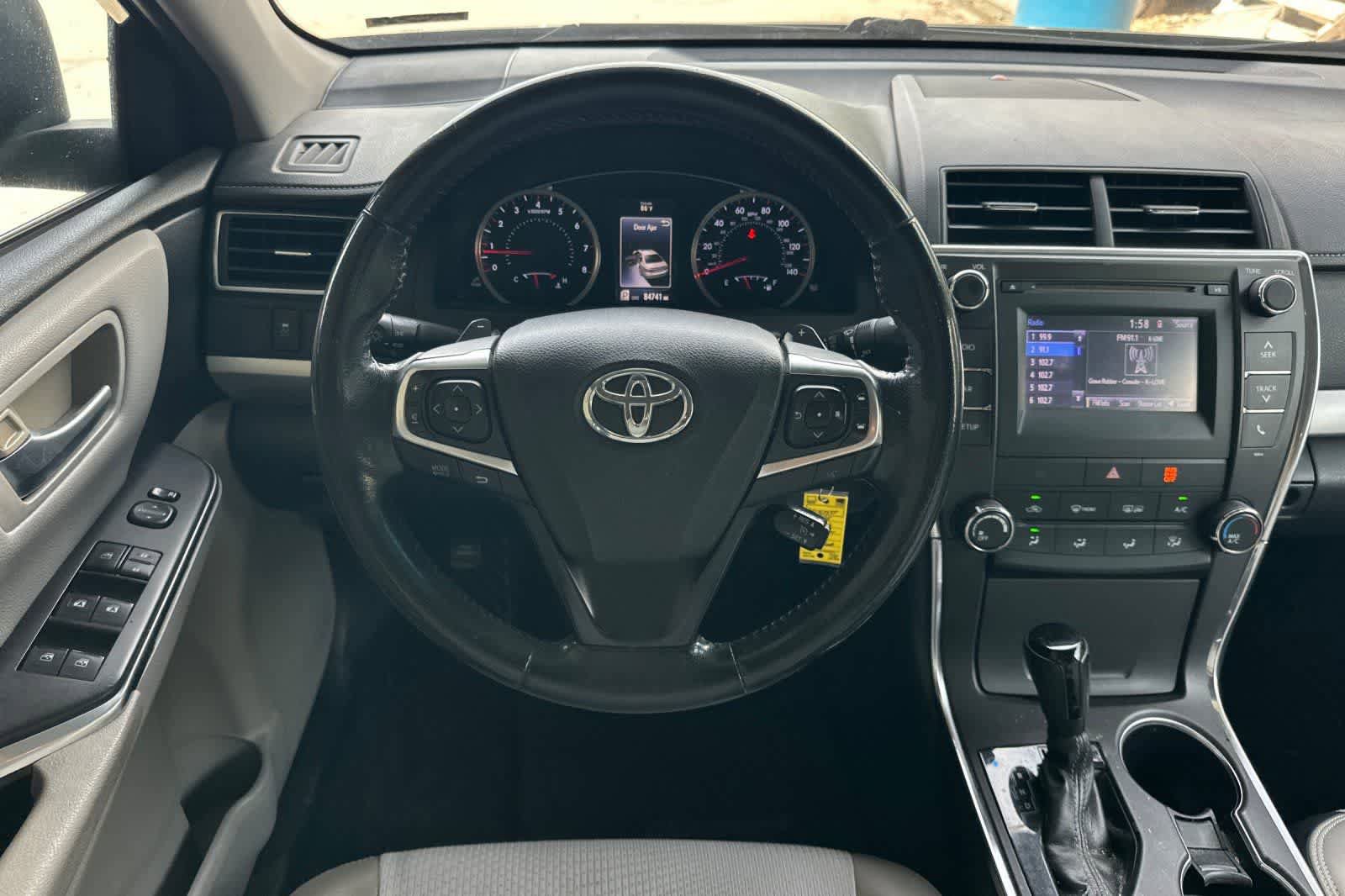 Used 2016 Toyota Camry SE FWD image 16