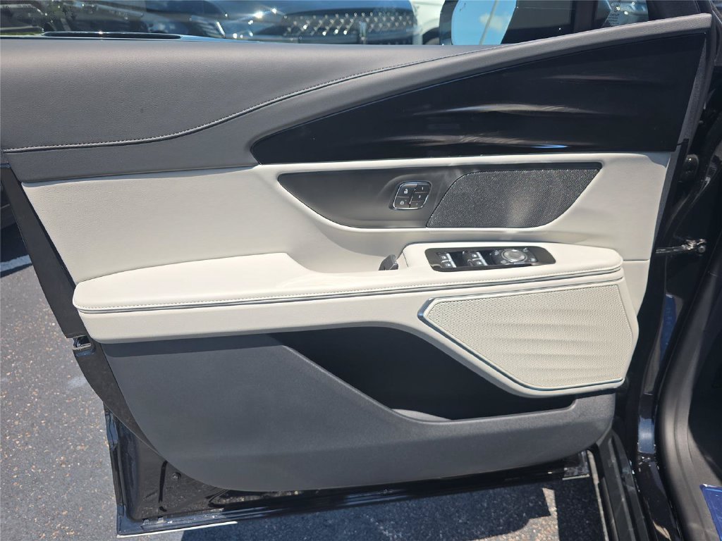 New 2026 Lincoln Nautilus Premier AWD/4WD image 12