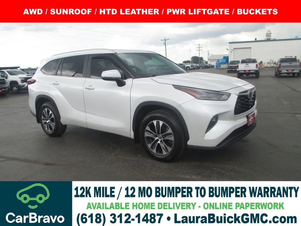 Used 2024 Toyota Highlander XLE AWD/4WD image 1